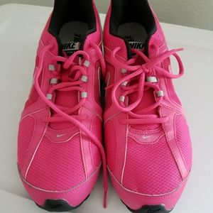 Brand New Women's Nike Air Reax HOT Pink